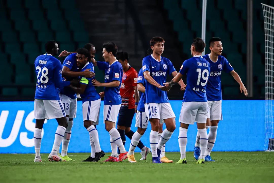 بطل الدوري الجزائري 2024من سيتوج بلقب الموسم؟